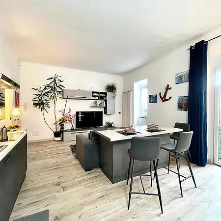 & Service Apartment Como
