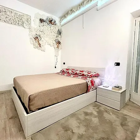 & Service Apartment Como